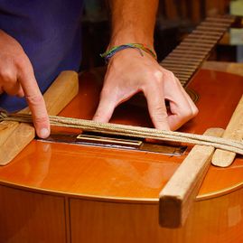 Guitarras Manzanero reparación de guitarra