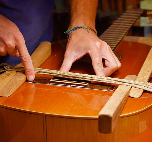 Guitarras Manzanero reparación de guitarra