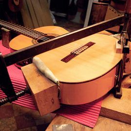 Guitarras Manzanero proceso de reparación de guitarra